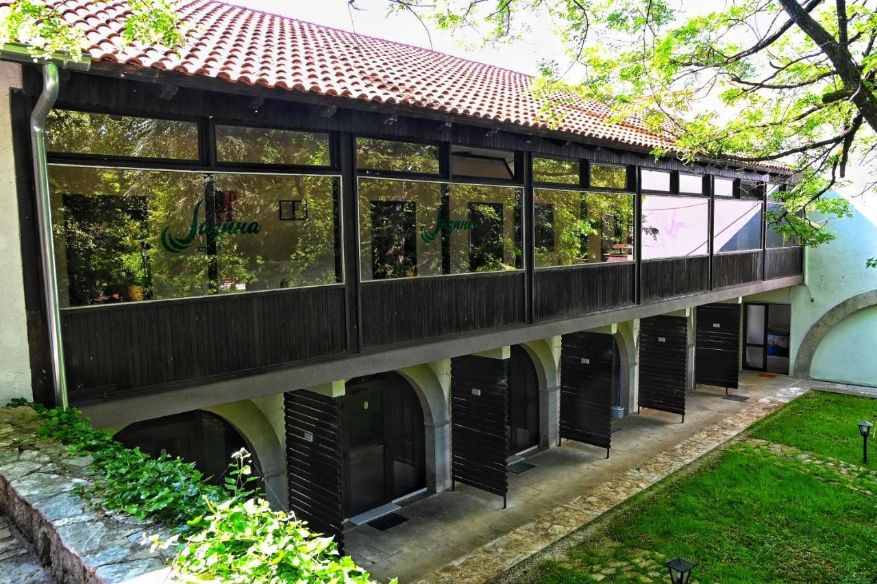 טרביניה Jazina Hotel מראה חיצוני תמונה